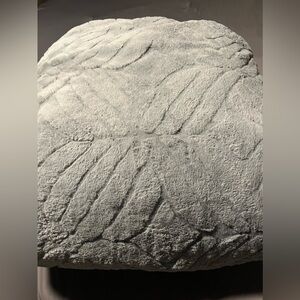 Z Gallerie Dove Gray Plush Faux Fur Textured King Size Comforter Bedspread